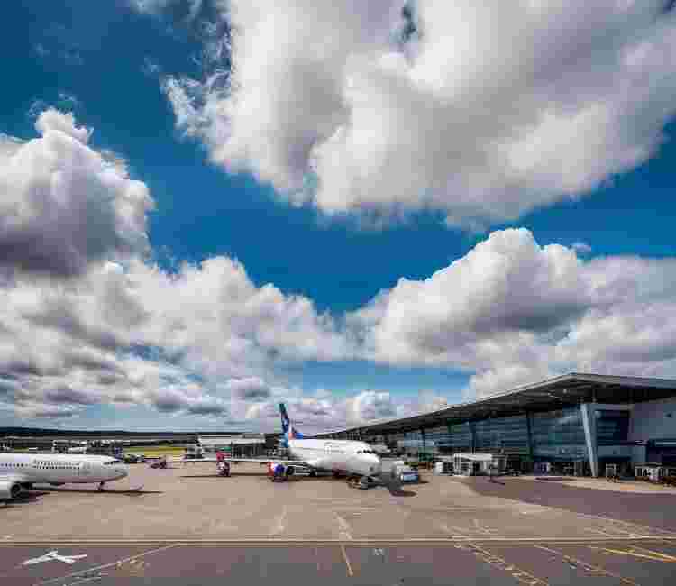 Cardiff Airport2 UK airport transfers
